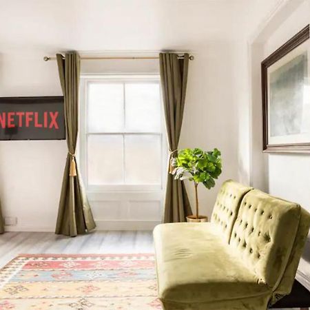 Victorian Style Apartment W/ Four-Poster Bed In Camden Town Londres Exterior foto